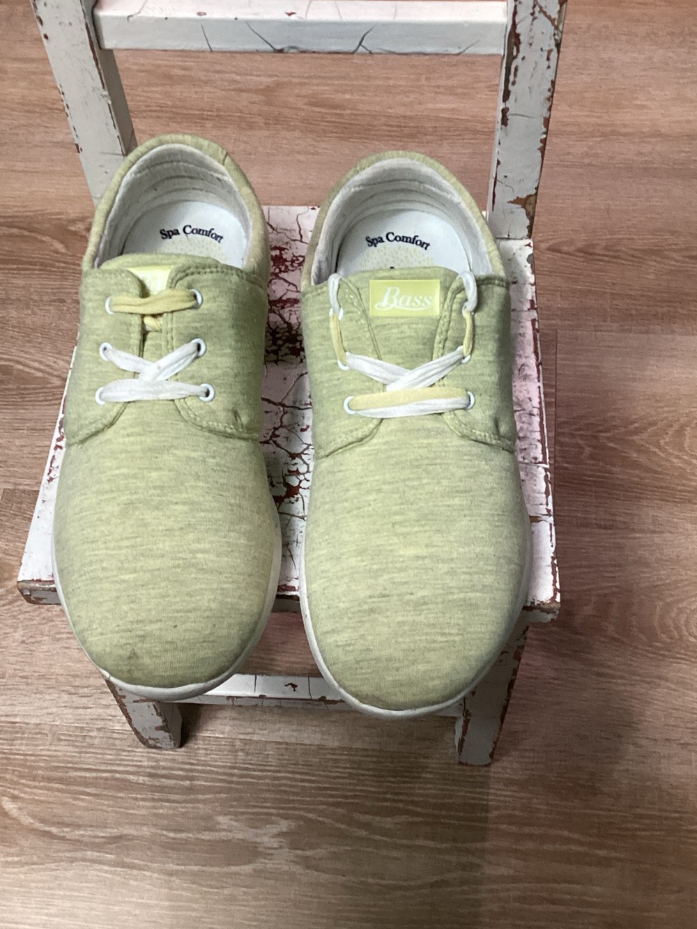 Bass Women's Light Green Athletic Slip-On Sneakers with White Laces Size 10M